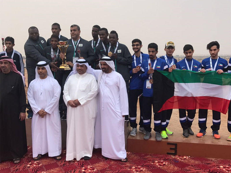 لاعبو منتخب الكويت على منصة التتويج 