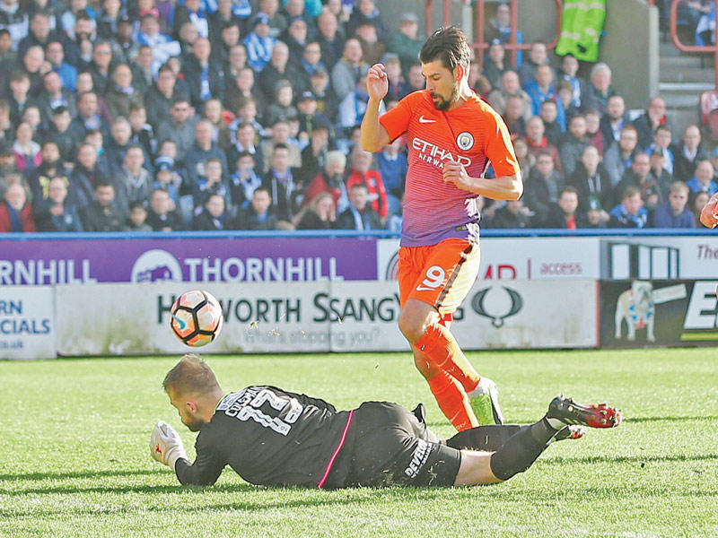  جانب من مباراة هادرسفيلد ومانشستر سيتي أمس