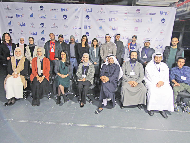 صورة جماعية للمشاركين في برنامج فكرة وفريق «الخليج»