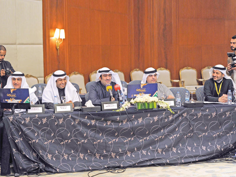 الروضان متحدثاً في الملتقى