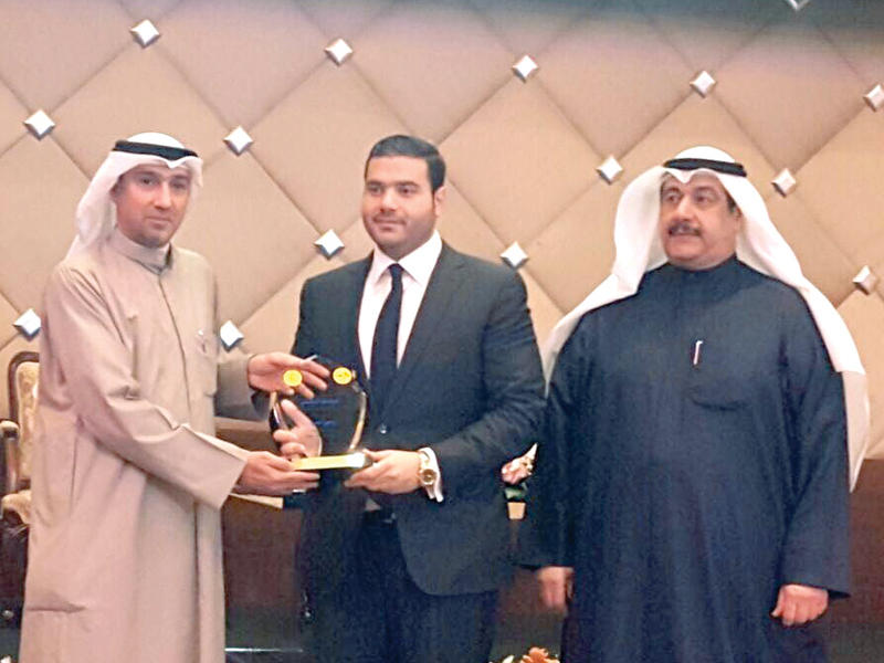 تكريم «الدولي» على رعايته مؤتمر «واعي»n