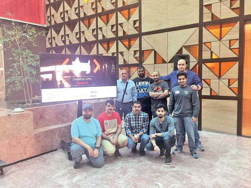 جانب من الطلبة الفائزين في المسابقة