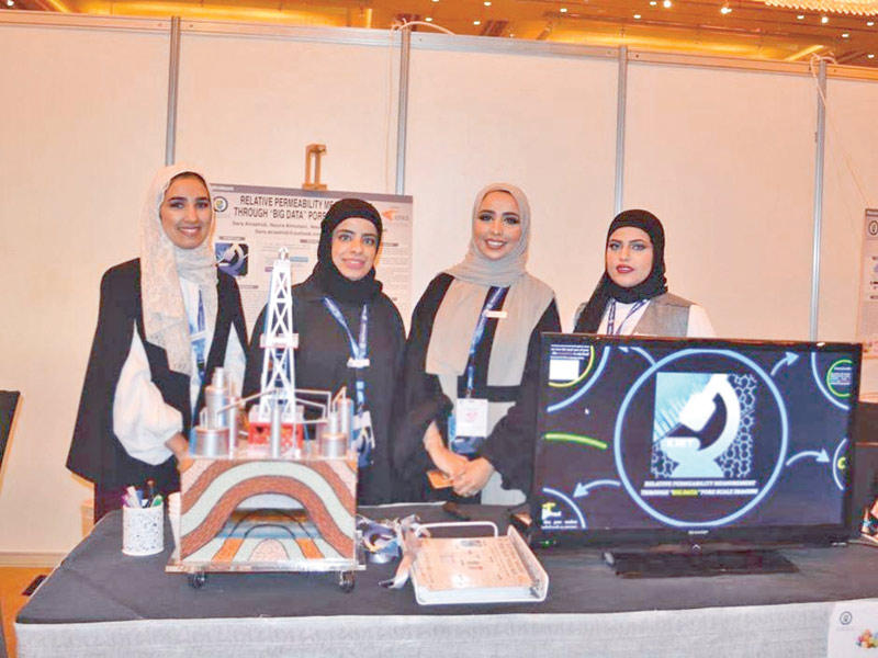 الخريجات وأمامهن المشروع