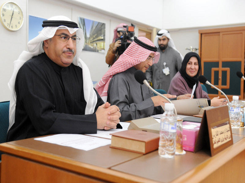 الفارس خلال اجتماع «التعليمية» أمس