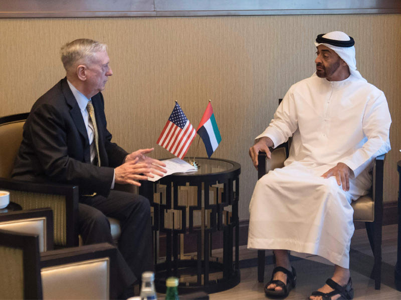 ولي عهد أبوظبي الشيخ محمد بن زايد ووزير الدفاع الأمريكي جيمس ماتيس