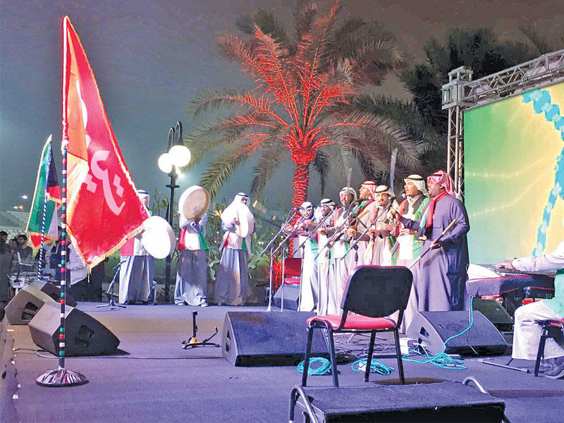 جانب من الرقصات الفلكلورية 