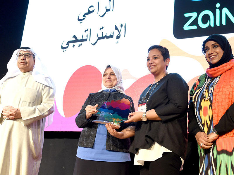 الصبيح والمجدلي أثناء تكريم «زين»