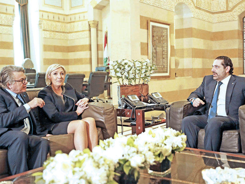 الحريري مجتمعاً بلوبن في بيروت أمس (أ ف ب)