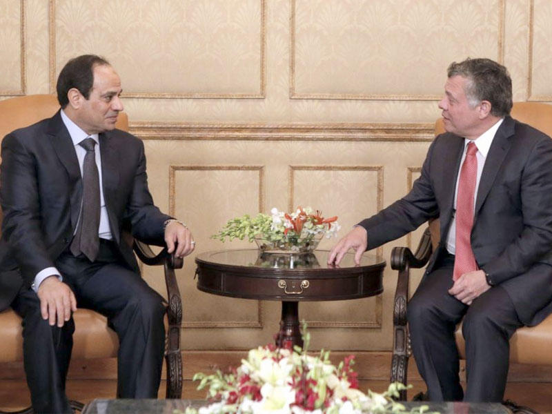 العاهل الأردني الملك عبدالله الثاني مع الرئيس المصري عبدالفتاح السيسي