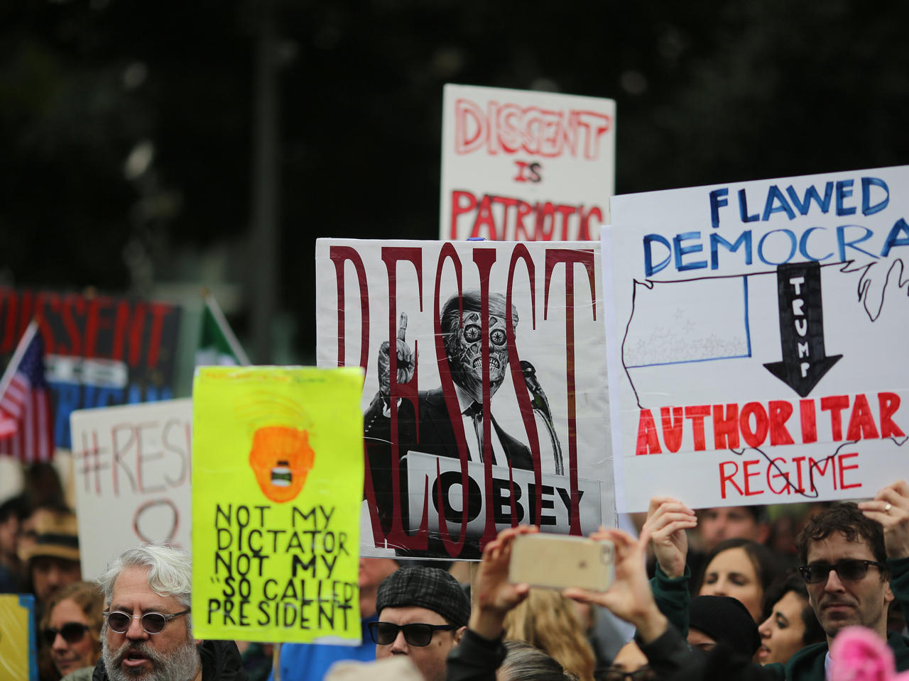 تظاهرات ضد ترامب بيوم الرؤساء الأميركي في لوس أنجلس، كاليفورنيا