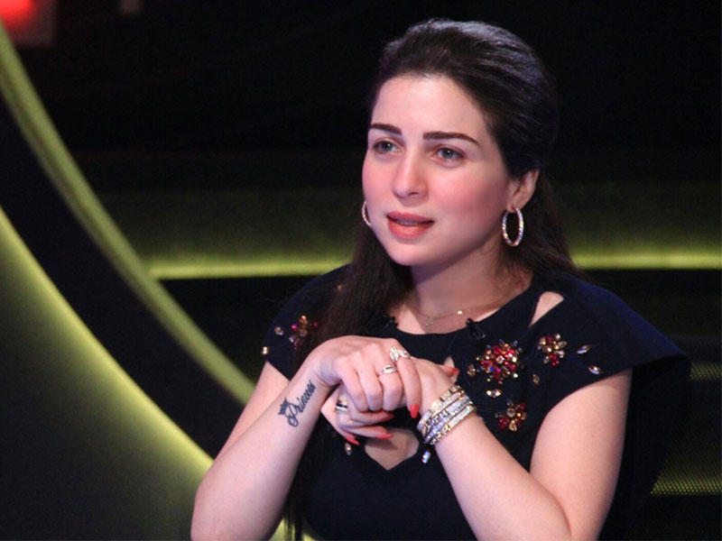 الفنانة مي عز الدين