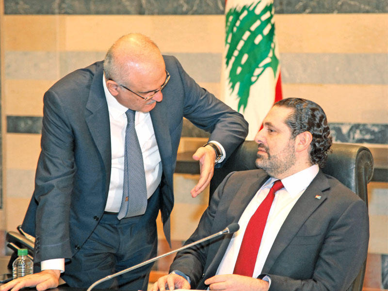 الحريري ووزير المالية علي حسن الخليل  في جلسة مجلس الوزراء أمس     (دالاتي ونهرا)