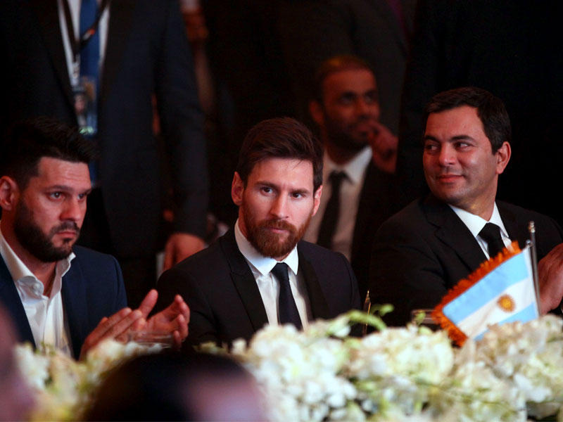 ميسي أثناء الاحتفالية