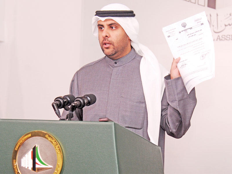 الفضالة متحدثاً في مؤتمره الصحافي أمس