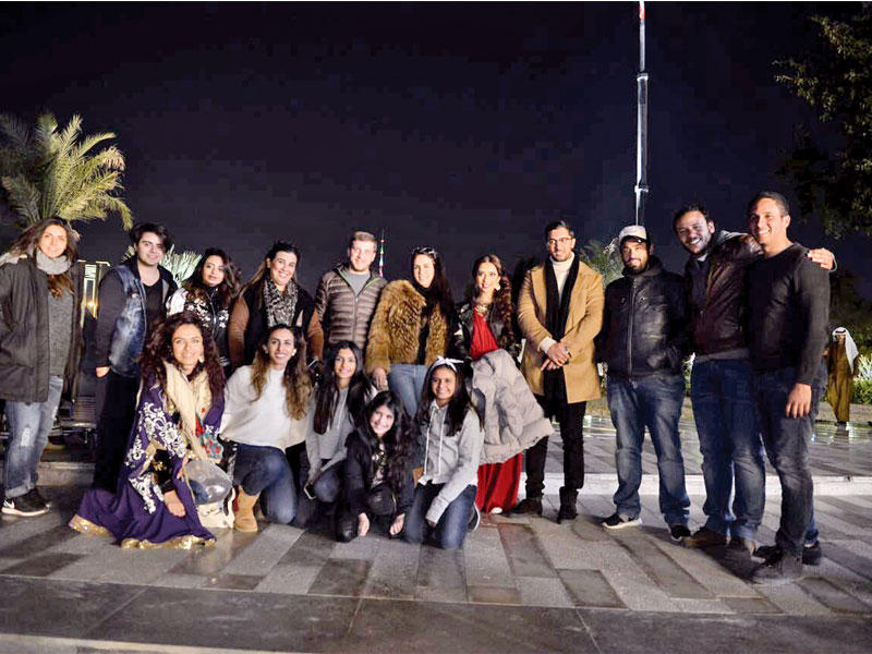 لقطة جماعية لفريق العمل