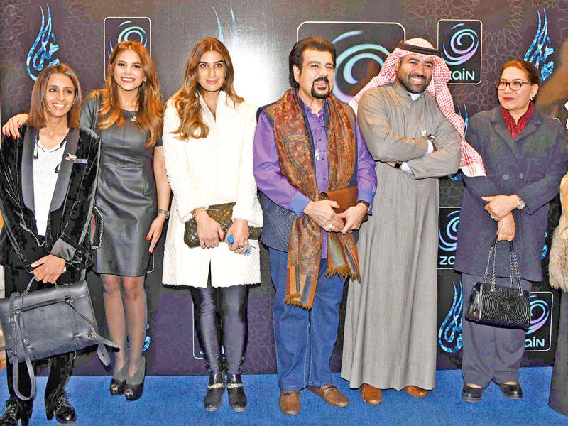 سعاد عبدالله وسليمان القصار مع نجوم العمل