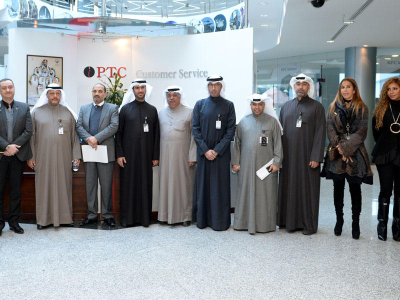  السبيعي في لقطة جماعية خلال المؤتمر الصحافي 