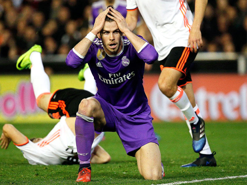 غاريث بيل نجم ريال مدريد خلال مواجهة فالنسيا