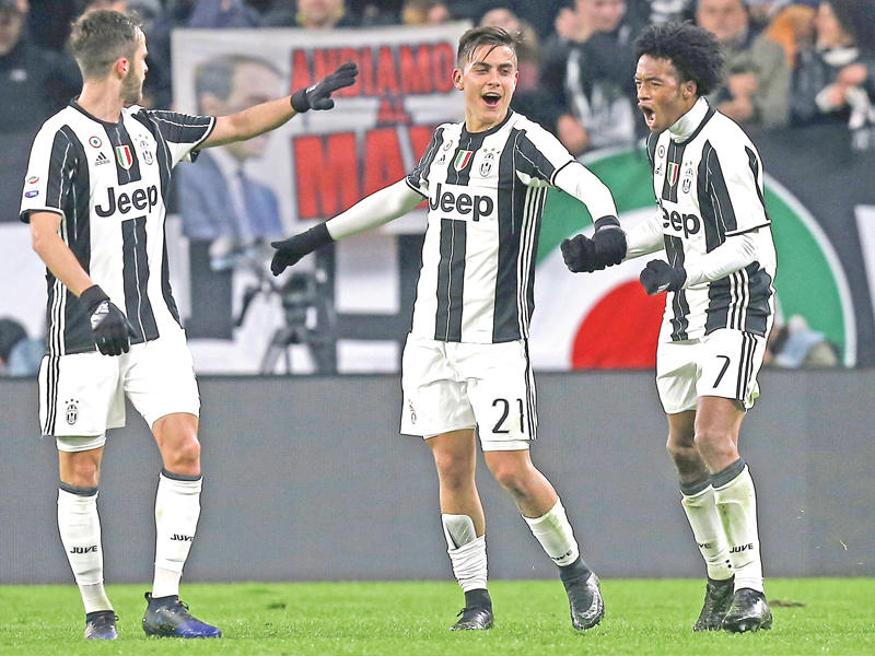 لاعبو يوفنتوس خلال مباراة سابقة في الدوري الإيطالي