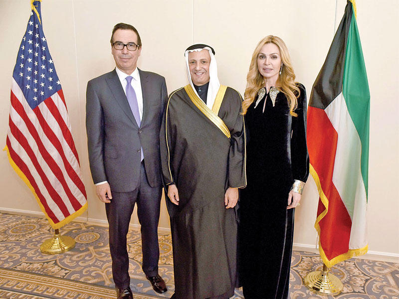 السفير سالم الصباح وحرمه مع وزير الخزانة الأميركي خلال الاحتفال بالأعياد الوطنيةn
