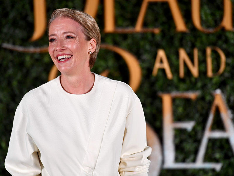  النجمة إيما تومسون 