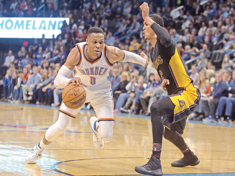 وستبروك يتألق خلال اللقاء 