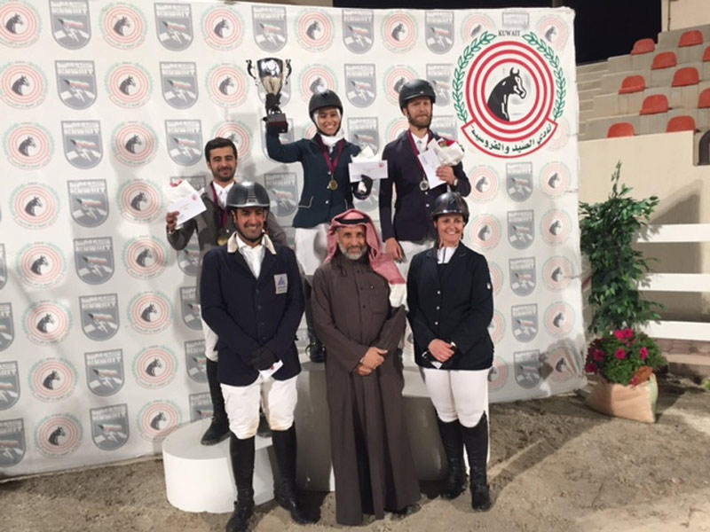 ... وفاطمه الصباح ترفع كأس الفئة المتوسطةn