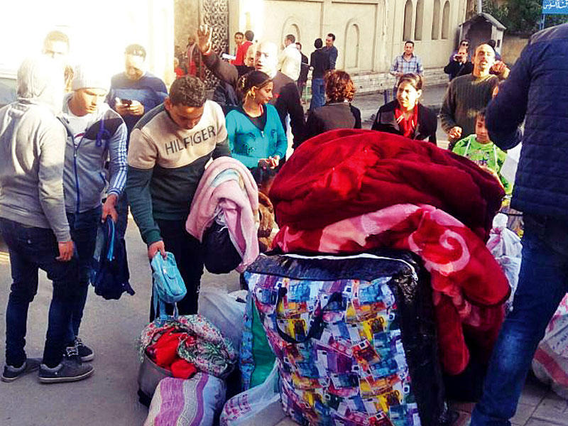 وصول عدد من الأسر القبطية النازحة إلى الإسماعيلية أمس (الجريدة)