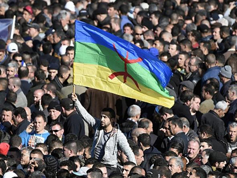 تجمعات تطالب بمنح استقلال أكبر لمنطقة القبائل شرقي البلاد