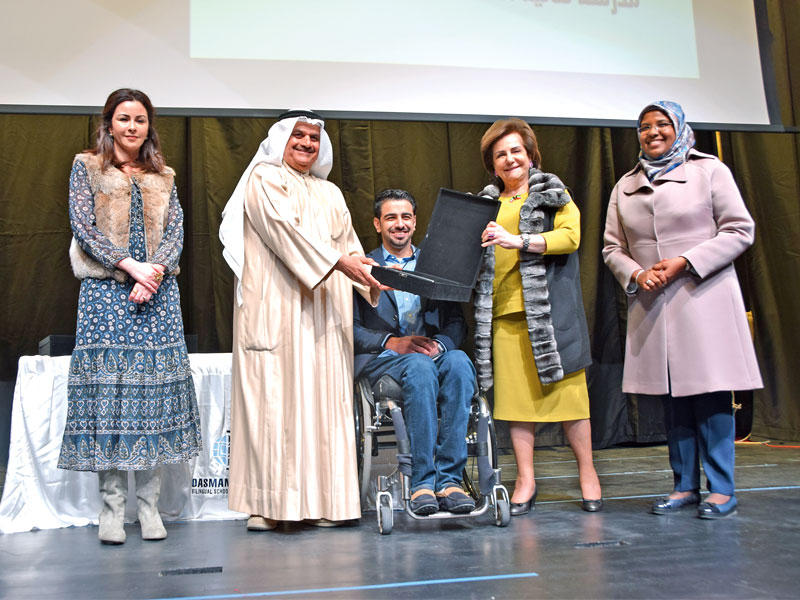 من اليسار: الشيخة الزين الصباح وفيصل المطوع وفيصل الموسوي وهند النقيب وسمر ديزمن