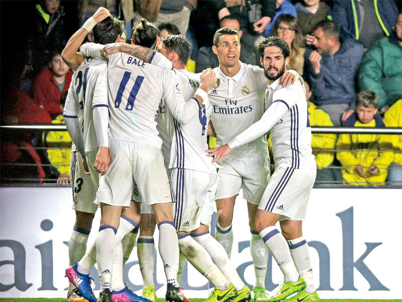 فرحة لاعبي مدريد بهدف الفوز