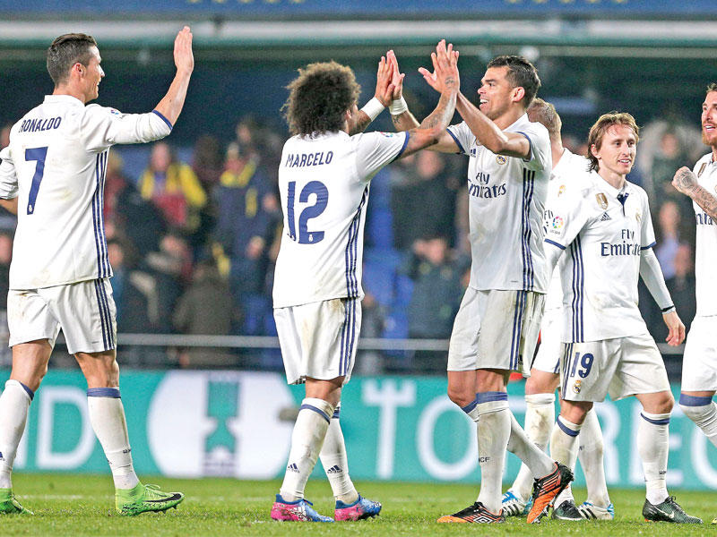 لاعبو ريال مدريد خلال المباراة الماضية أمام فياريال