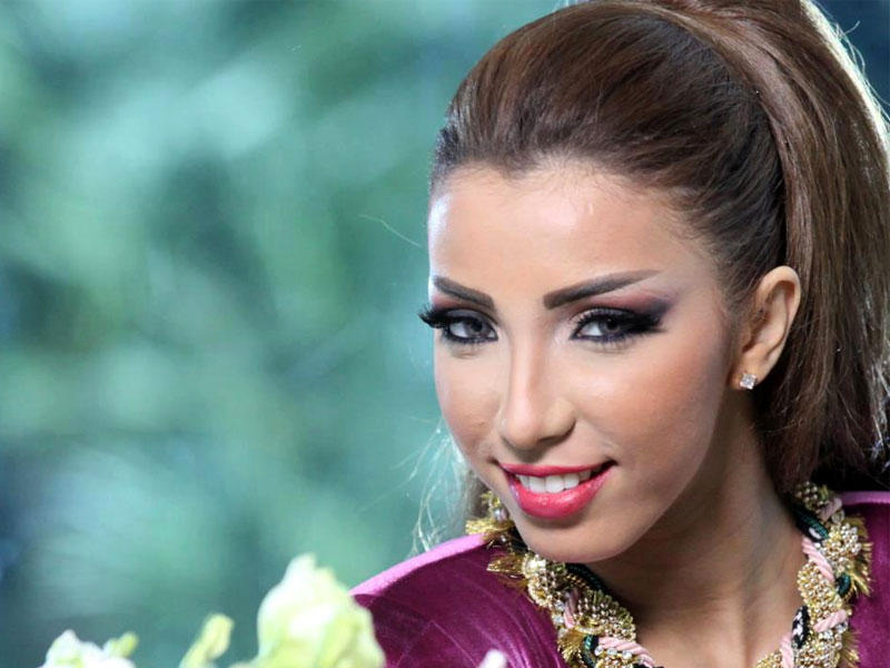 الفنانة المغربية دنيا بطمة 