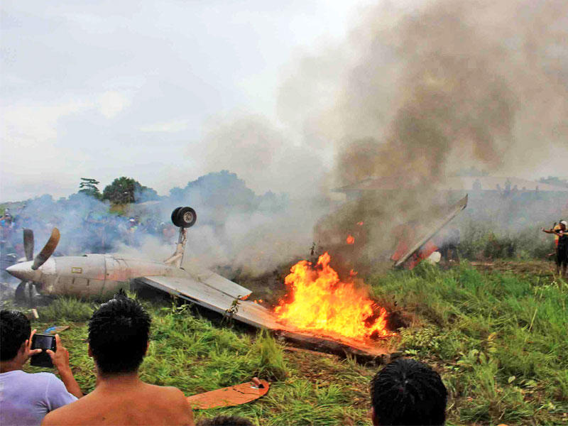  سقوط طائرةعلى منطقة ريفرسايد بولاية كاليفورني