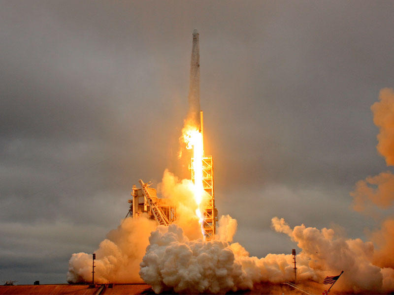 رحلة في مدار القمر بحلول نهاية عام 2018