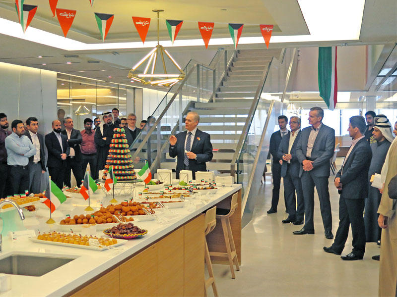 جانب من الاحتفالات بمكاتب الشركة في برج الحمراء