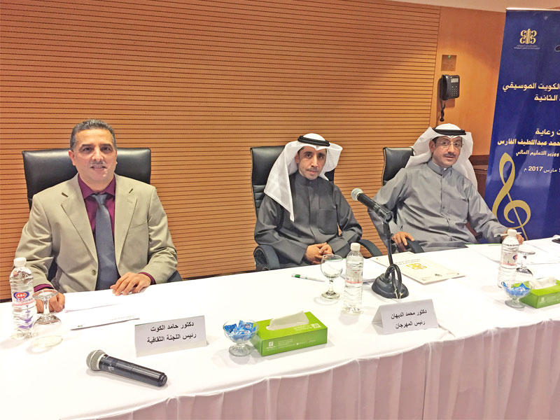 الديهان متوسطاً القلاف والكوت في المؤتمر الصحافي