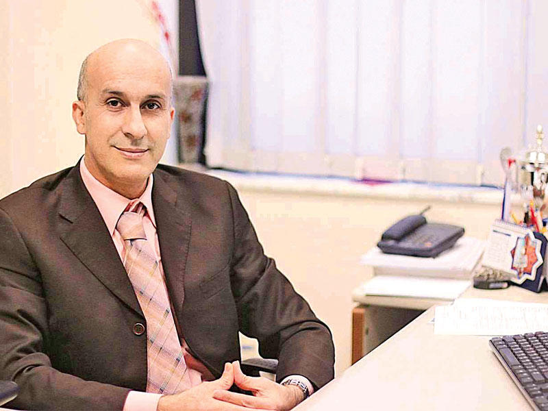  رئيس برنامج التبادل الطلابي في كلية العلوم الإدارية بجامعة الكويت  د. كمال رويبح