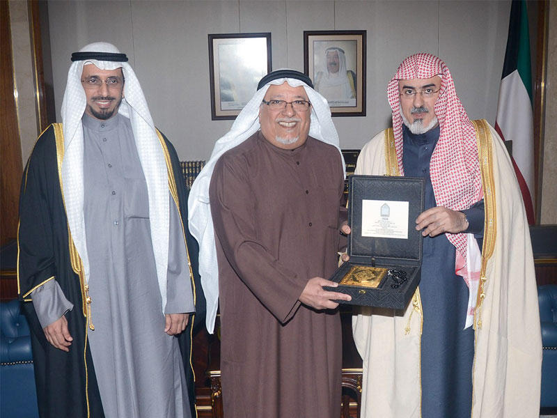  نائب وزير شؤون الديوان الأميري يستقبل رئيس اللجنة الاستشارية العليا للعمل على استكمال تطبيق أحكام الشريعة الإسلامية والسادة المشاركين في الملتقى الشرعي الأول للجنة الاستشارية العليا للعمل على استكمال تطبيق أحكام الشريعة الإسلامية