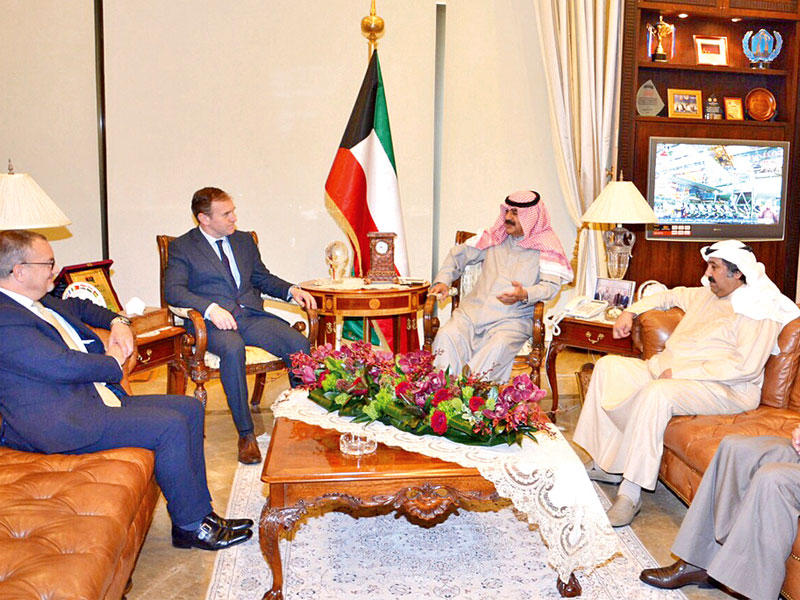 نائب وزير الخارجية مستقبلاً الوزير البريطانيn