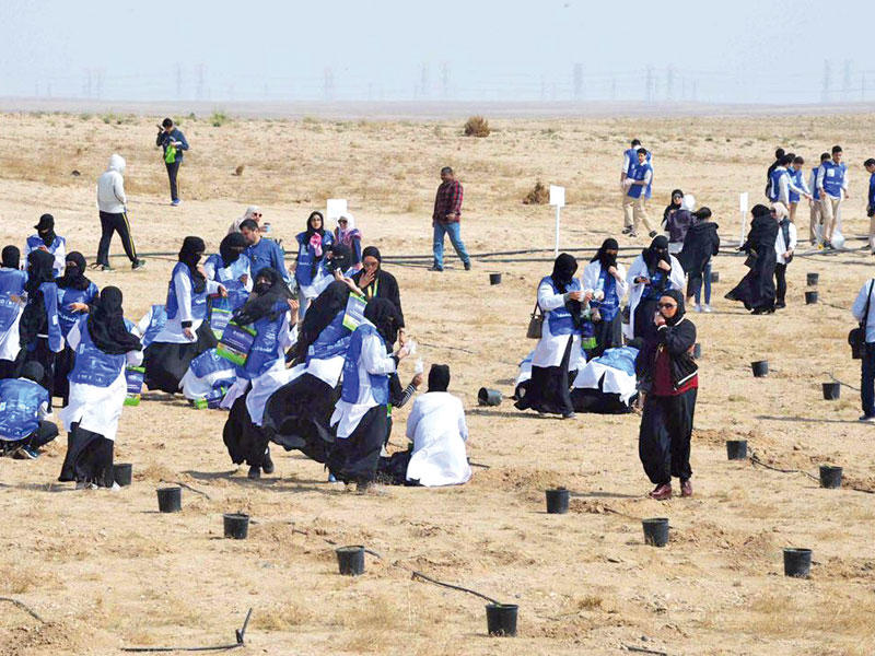 جانب من فعاليات النشاط البيئي أمس