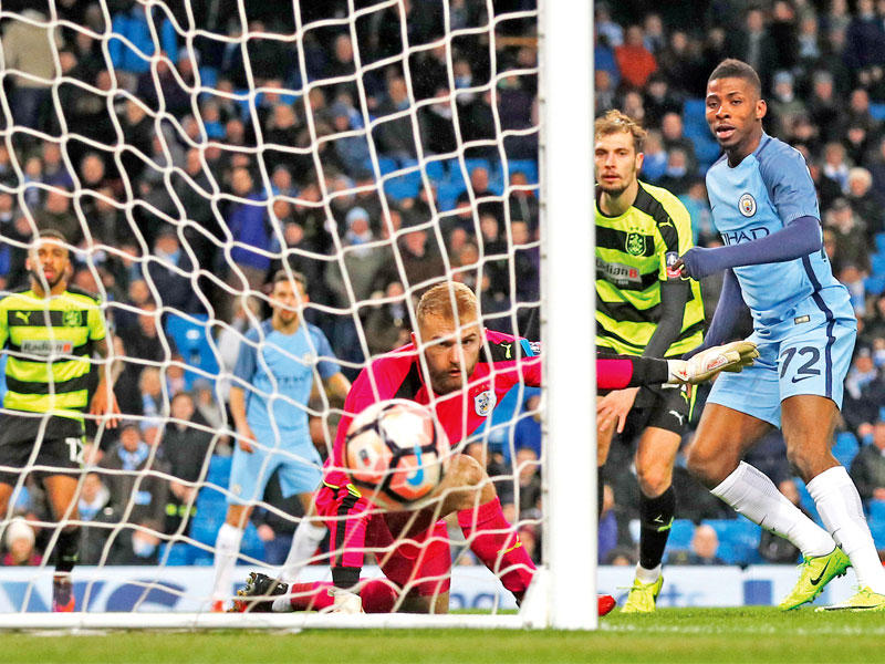 كيليشي ايهيناشيو نجم سيتي يحرز هدفه