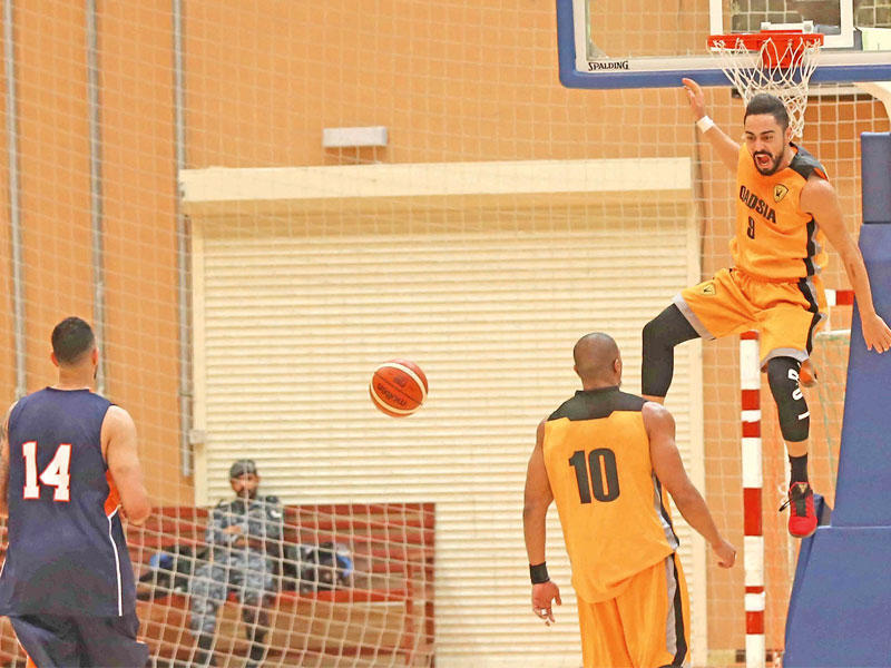 مهارة التسجيل من القادسية في سلة كاظمة (تصوير جورج رجي)