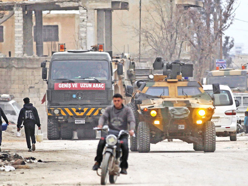 انتشار مركبات عسكرية تركية في بلدة الراعي أمسt(رويترز)