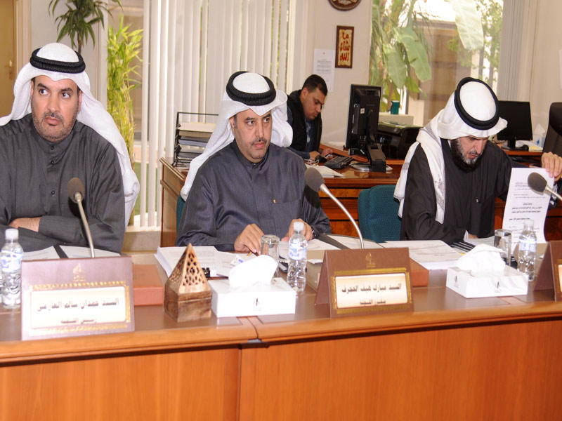 الدمخي والحجرف والعازمي في اجتماع سابق لـ«العرائض والشكاوى»