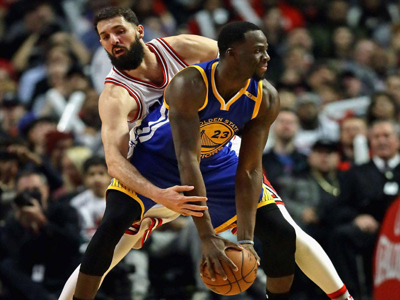 جانب من لقاء ووريرز وشيكاغو بولز