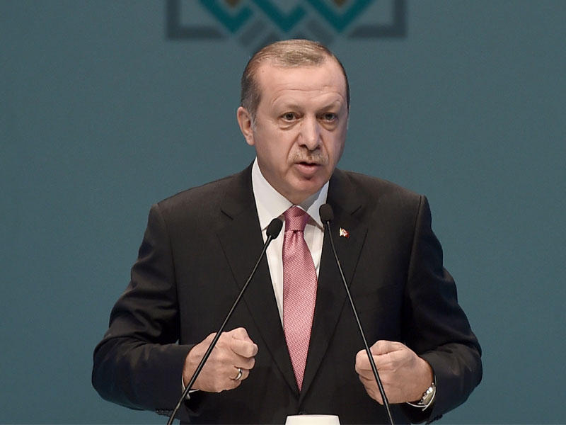 إردوغان يلقي خطاباً بالمجلس الثقافي في إسطنبول أمس (أ ف ب)