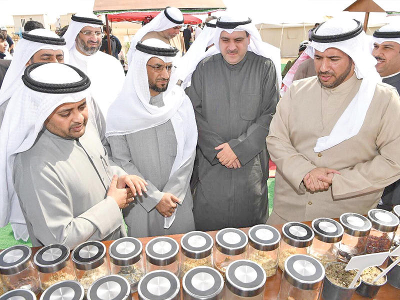  الحجرف يتفقد مشروع الشتلات 