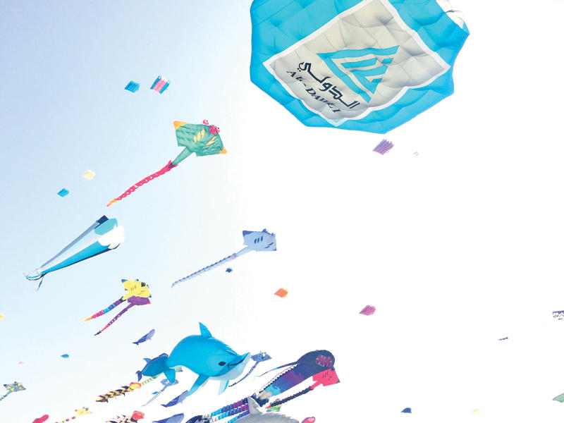 طائرة بنك الكويت الدولي الورقية