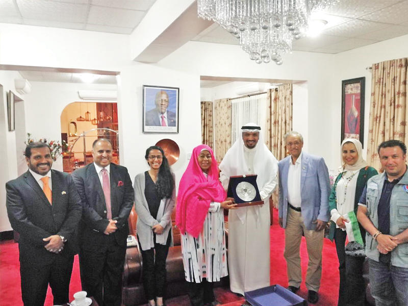 نائبة رئيس تنزانيا تلتقي السفير الناجم ووفد «الهلال الأحمر»